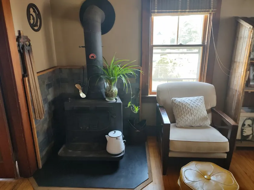 Rustic Retreat,unique home, minutes to Newport, RI - Image 1