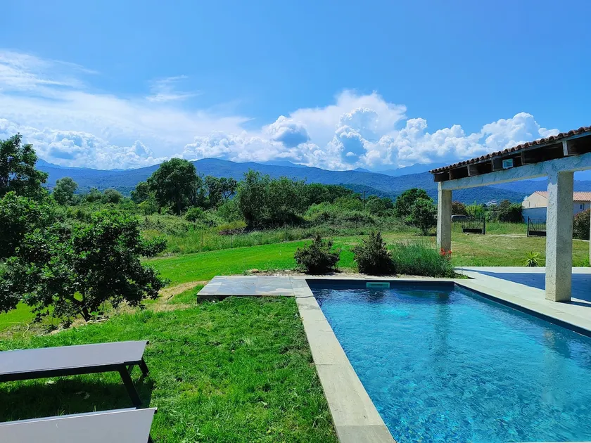 House, 80 m² with a heated private pool - Image 1