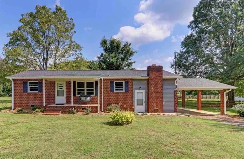 Entire country home on 1 acre! Peaceful area! - Image 1