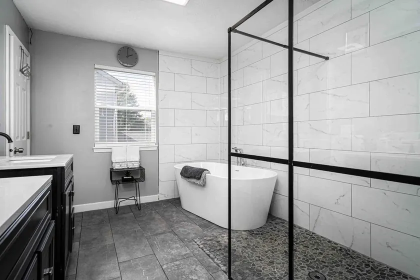Cozy Modern 3BR 20 mins Downtown & Grand Park - Image 1