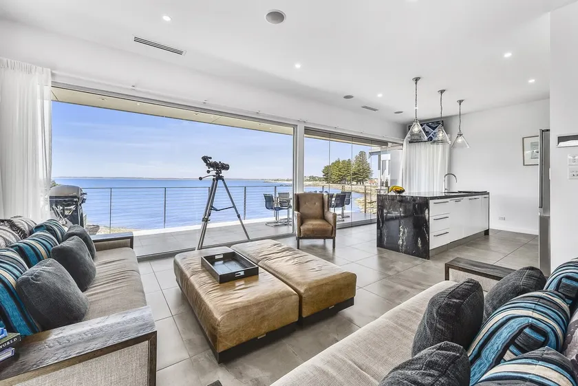 Robe Beach House - Image 1