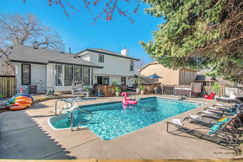 Perfect vacation#Hot tub#HEATED POOl IS OPEN - Image 1