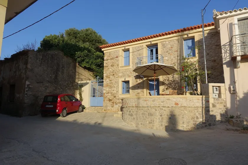 Loft in an old stone town house 500 m to the beach - Image 1
