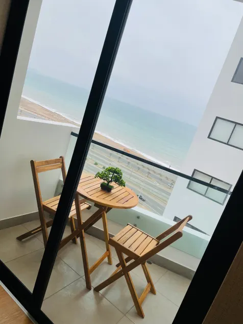Superb beachfront apartment - Image 1