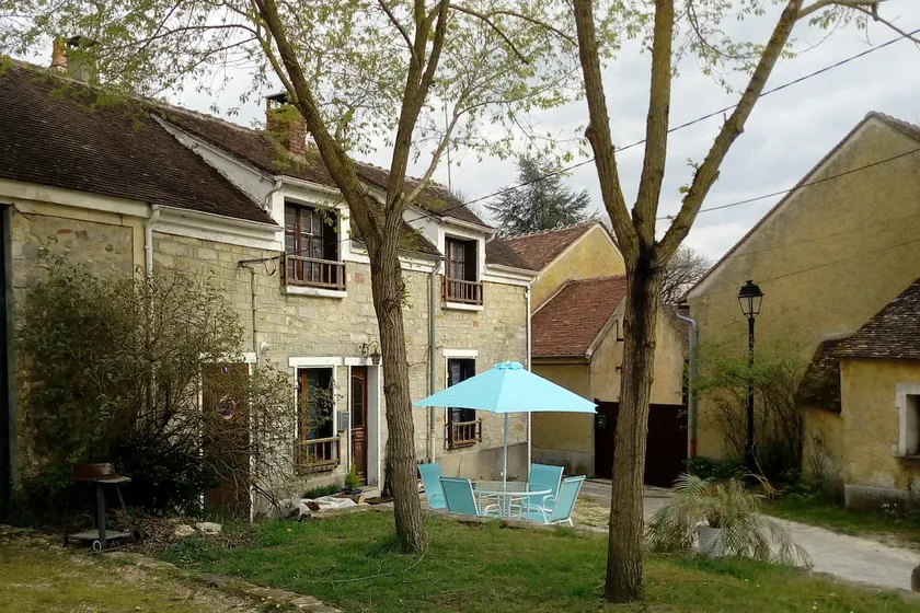 Charming house in Recloses - Image 1