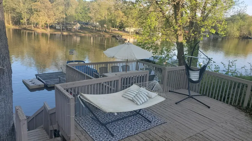 Waterfront Cottage High Rock Lake - Image 1