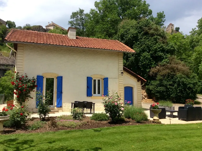 Nice air-conditioned house on the river bank - Image 1