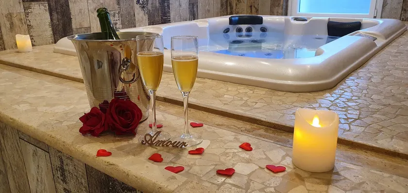 Romantic luxury suite of 80 m² with Jacuzzi & sauna - Image 1