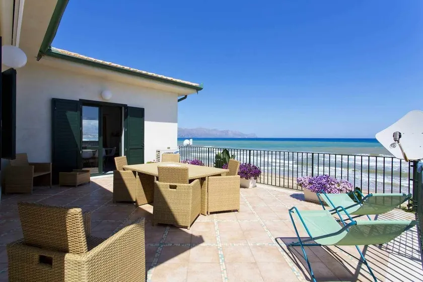 Dune Home, seaside accommodation, three-bedroom house - Image 1
