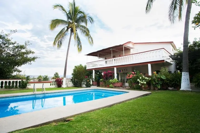 Weekend in a beautiful and comfortable house with a pool - Image 1