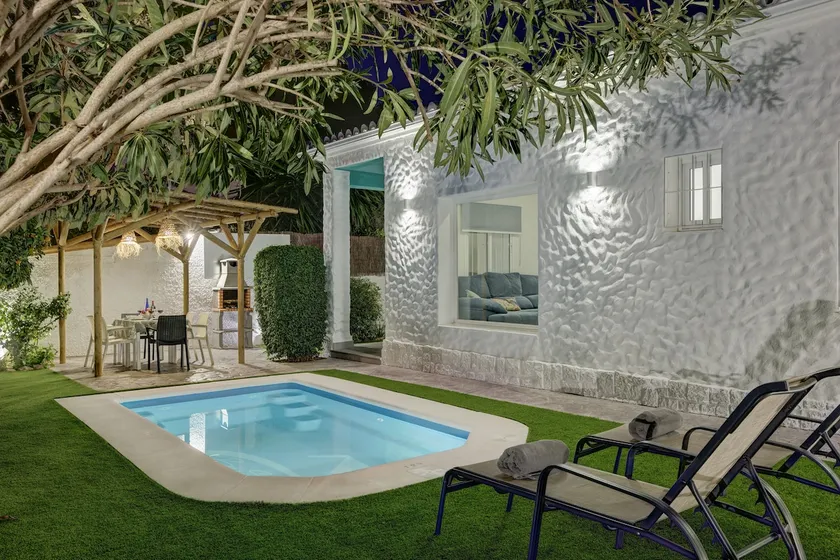 Villa Conchita By Seric,15´ walking to the beach - Image 1