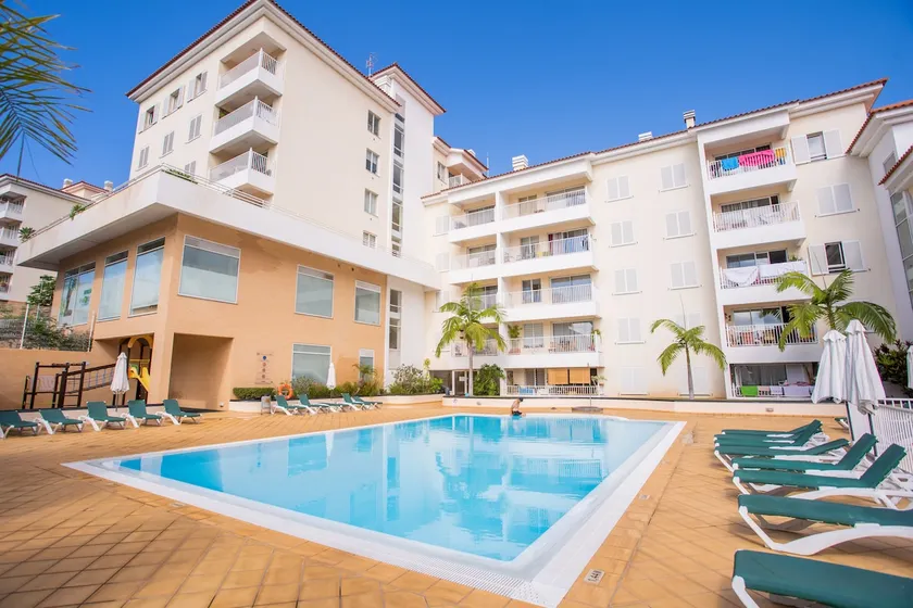 FLH Funchal Modern Apartment with Pool - Image 1