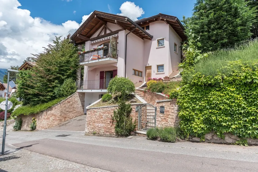 Weekend House - Image 1