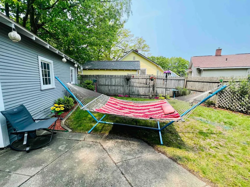Garden Oasis Near Lakes | Fire Pit, Grill & Porch - Image 1