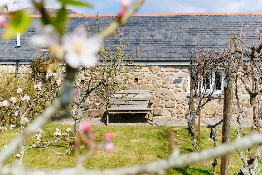 Cobblestone Cottage - Image 1