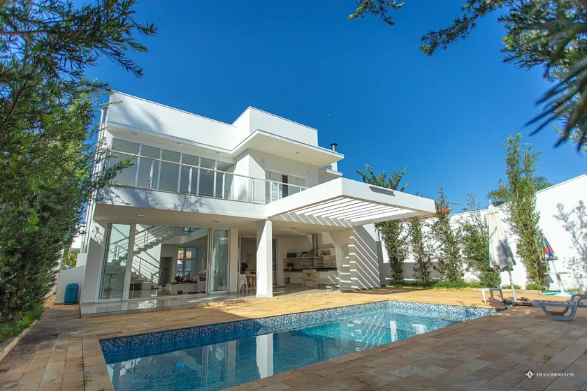 Modern and Contemporary House - Image 1