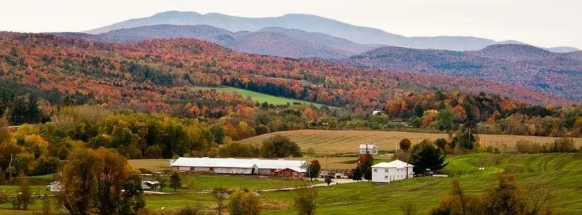 Peaceful + Cozy Farmhouse Near Jay Peak + Sutton - Image 1