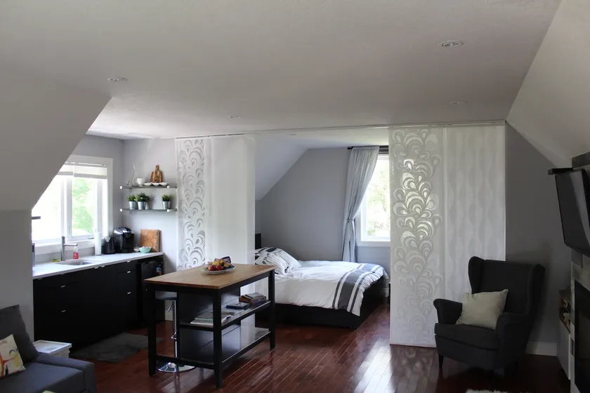 Light and airy studio loft - Image 1