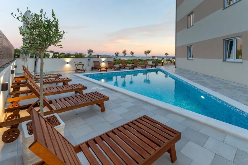 Pool apartment with a view 8 - Image 1
