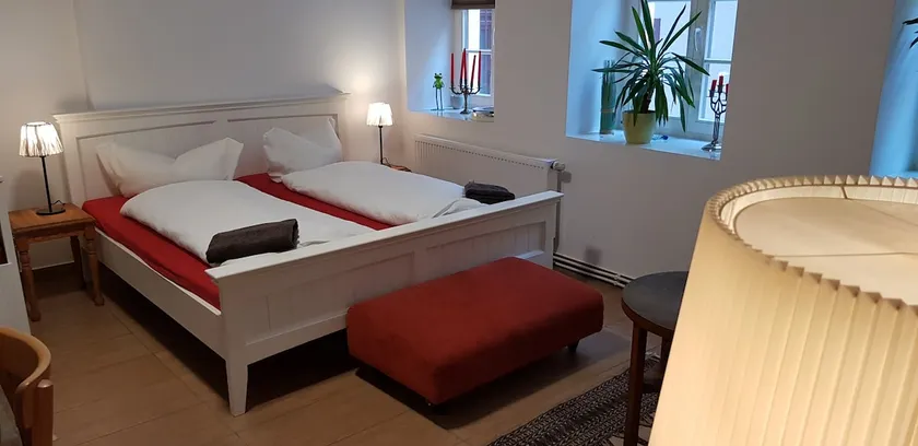 Quiet 50 m² courtyard apartment for five people - Image 1