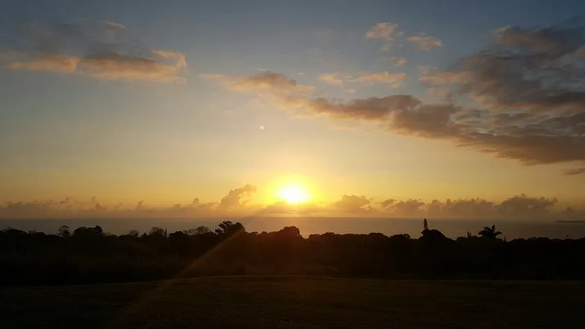 Dreamy Sunrise and Ocean View! Puumoi Pink House - Image 1