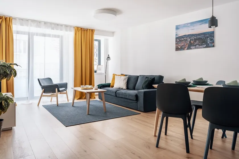 3 Bedroom, 2 Bathroom Digital Check-in Apartment - Image 1
