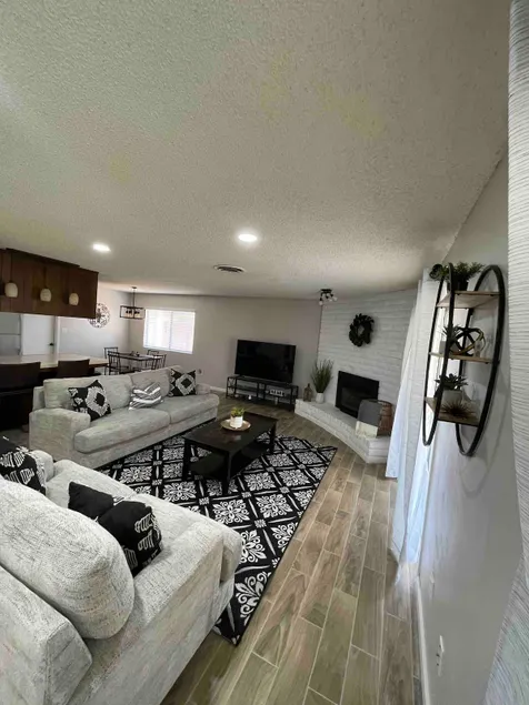 Relaxing 3 bedroom home with garage parking - Image 1