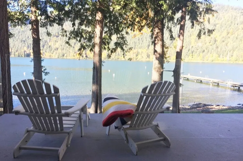 Waterfront Cabin On Cultus Lake - Image 1