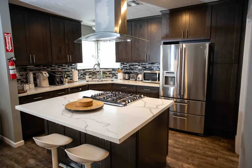 SIZZLING 2 bed 1 bath single family dwelling - Image 1