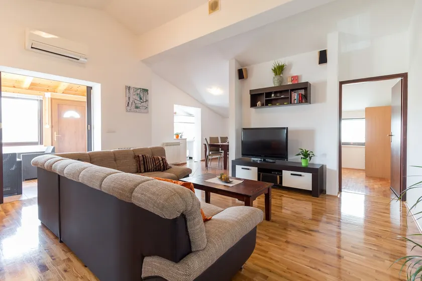 Rustic Dream Apartment for 5 - Image 1