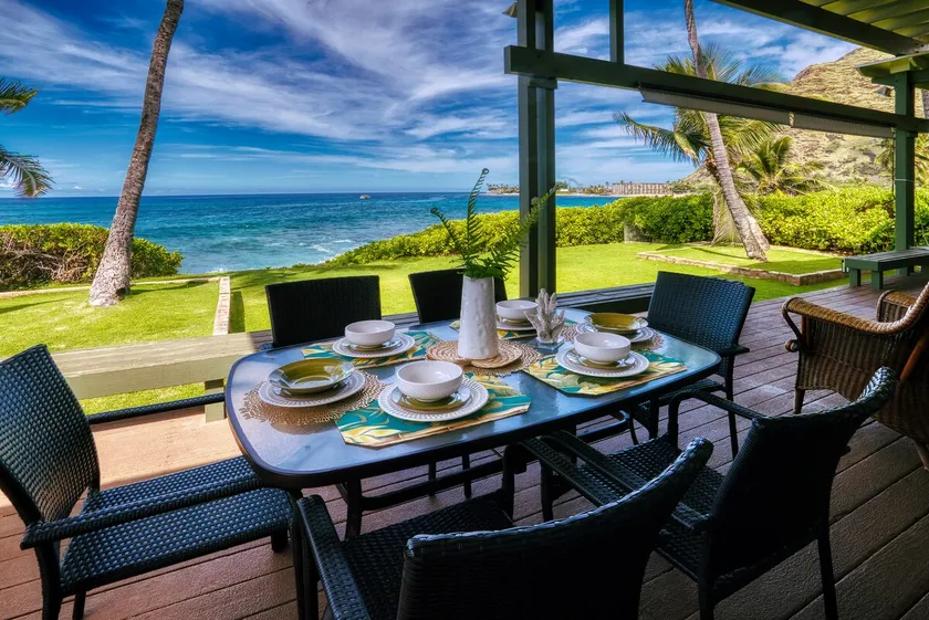 Flip Flop Hideaway Private Beachfront Surf Estate - Image 1