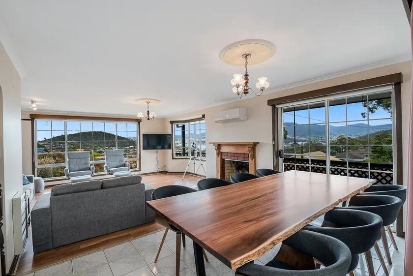 Spectacular water views; Spacious 5BR+3.5 bathroom - Image 1