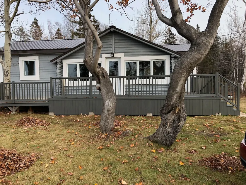4-season chalet located in Pointe-Brulée - Image 1