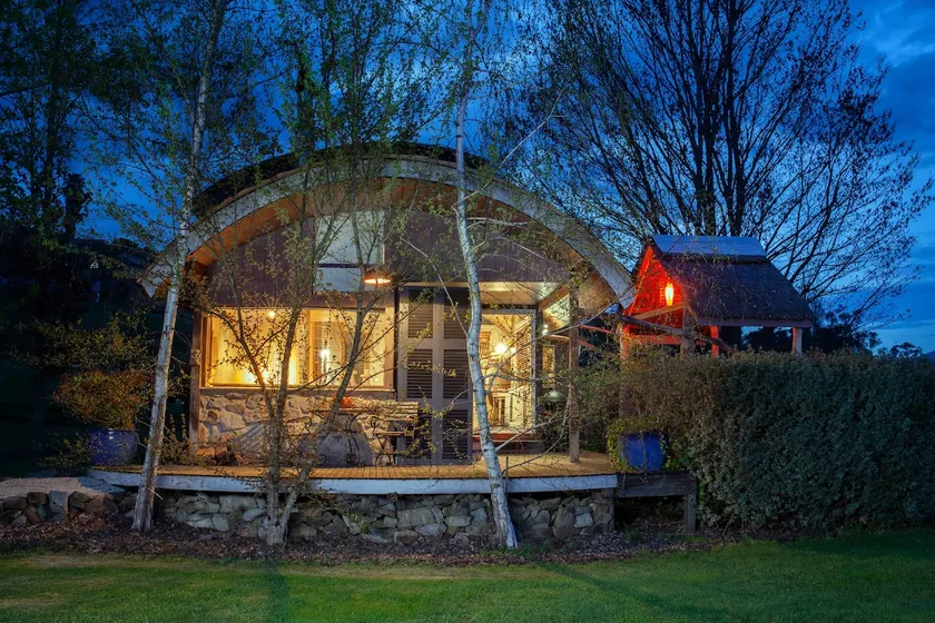 Beautiful romantic spa chalet | near Snow & Bright - Image 1