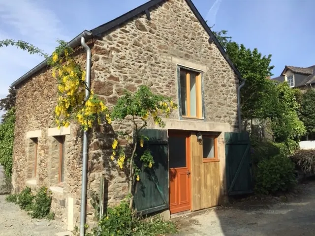 Nice little stone house - Image 1