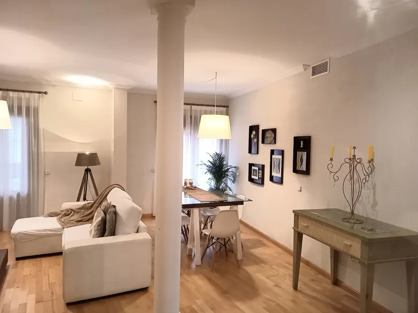 8 PAX, 3 Bathrooms, next to Cathedral. - Image 1