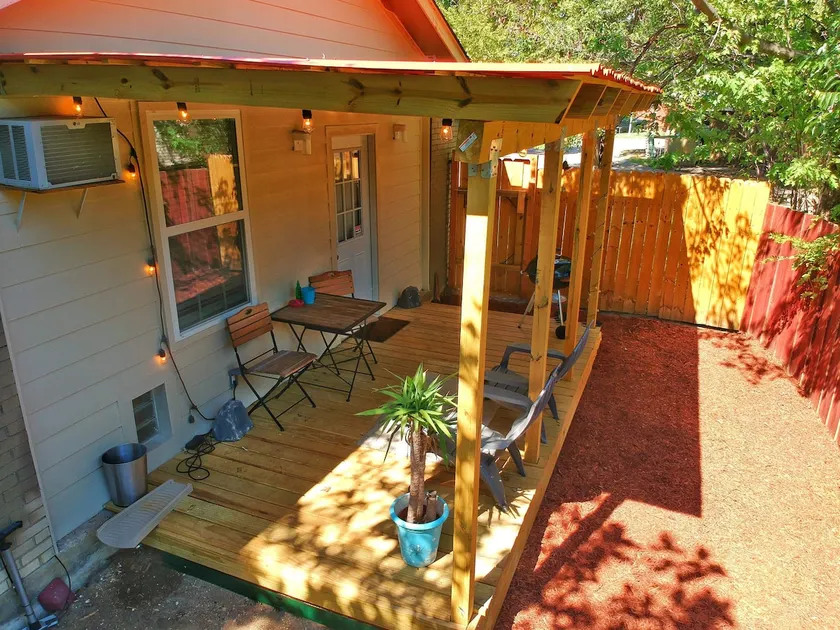 Tara’s Boho Bungalow (DFW Airport, Dog Friendly!) - Image 1
