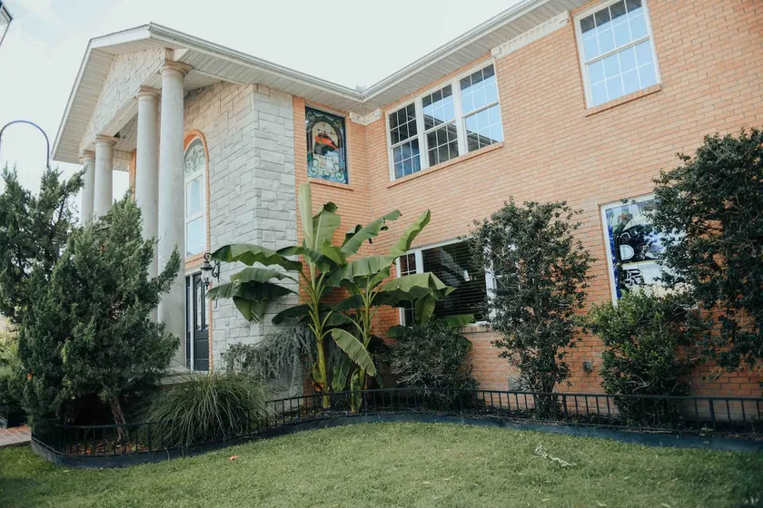 6 Bed/5.5 Bath Home, Private Suite, Seasonal Pool - Image 1