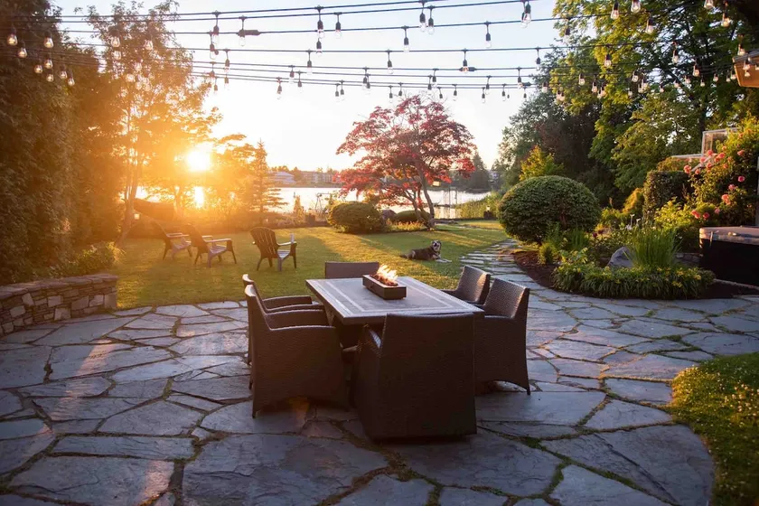 Lakefront Guesthouse, Large Garden W/ Private Dock - Image 1