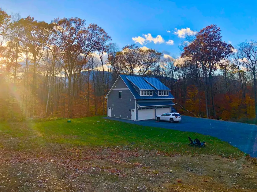 New Build Private Modern Loft w/outdoor fire pit - Image 1