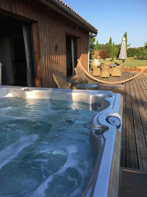 Private 4* charming house with jacuzzi, garden - Image 1