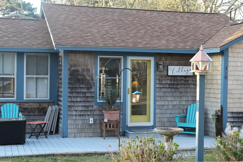 Cottage Getaway walk to beach - Image 1