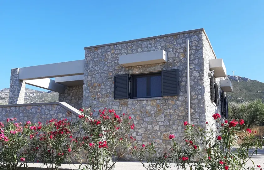 Stone house in the olive grove - Image 1