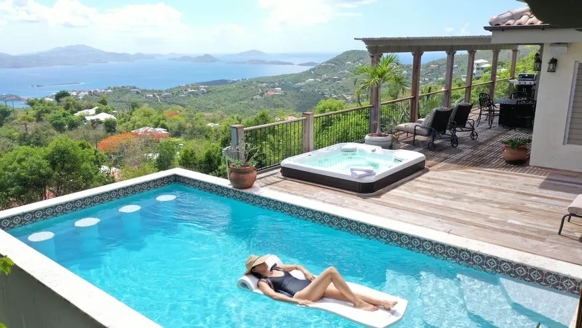 Sunset Lover's Dream Home with Pool and Hot Tub - Image 1