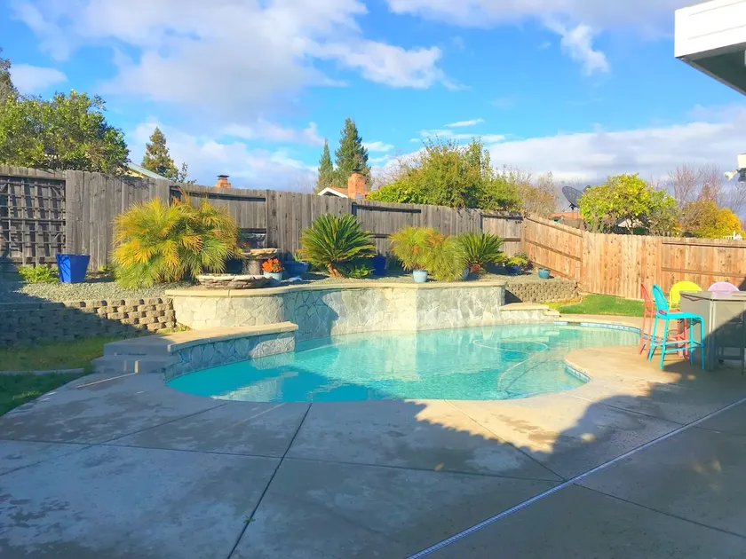 Paradise! /Built-in-pool - Image 1