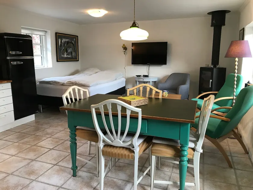 Cozy guesthouse in rural surroundings - Image 1