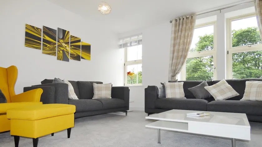 Copley Loft 3 Bedroom House with Patio - Image 1