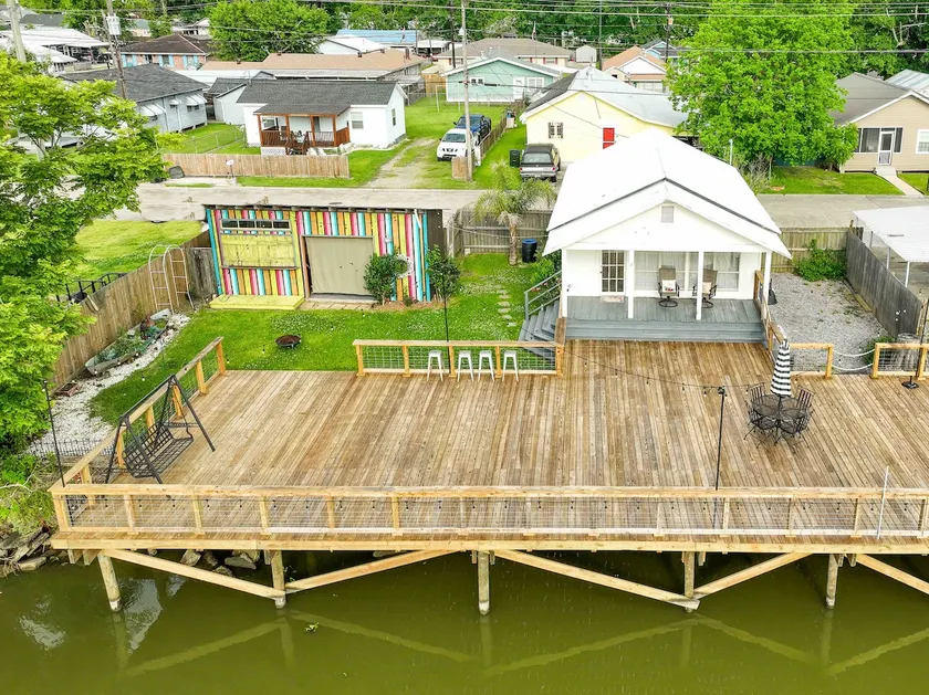 Water Front Cottage in Houma - Image 1