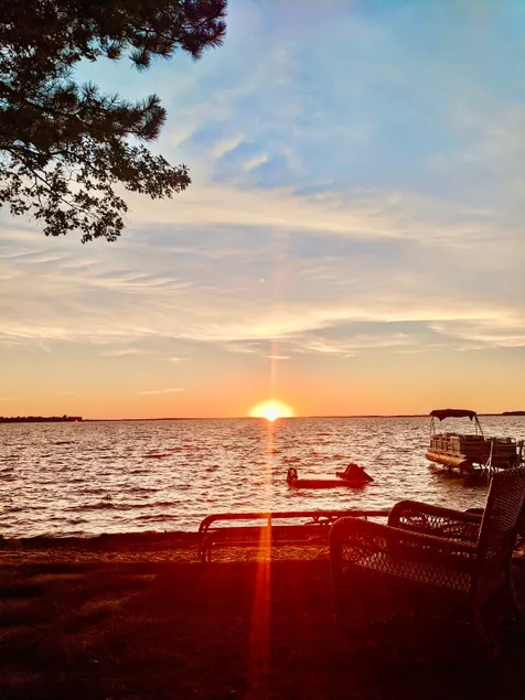 New Listing! Lake front cottage with 100' of private sandy beach - Image 1