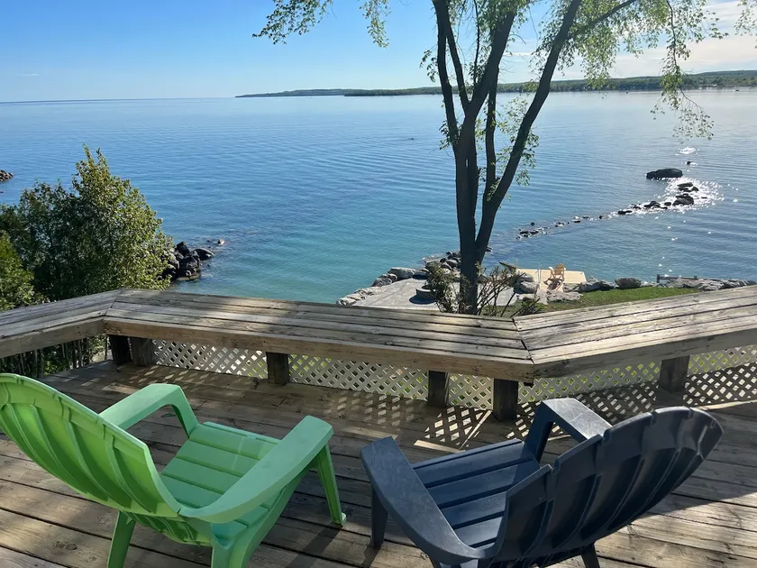 Exclusive Waterfront Cottage - Image 1
